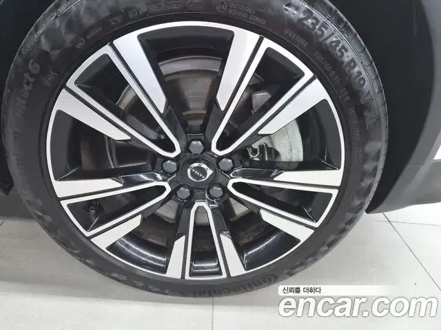 Volvo V60 Cross Country 2023 — ფოტო 3/20
