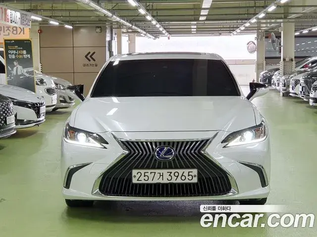 Lexus ES300h 2020 — ფოტო 5/20