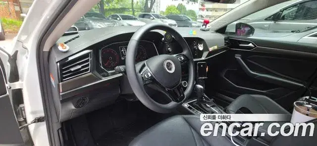 Volkswagen Jetta 2020 — Photo 1/7