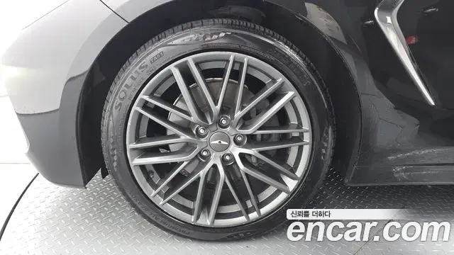Genesis G70 2018 — Photo 15/35