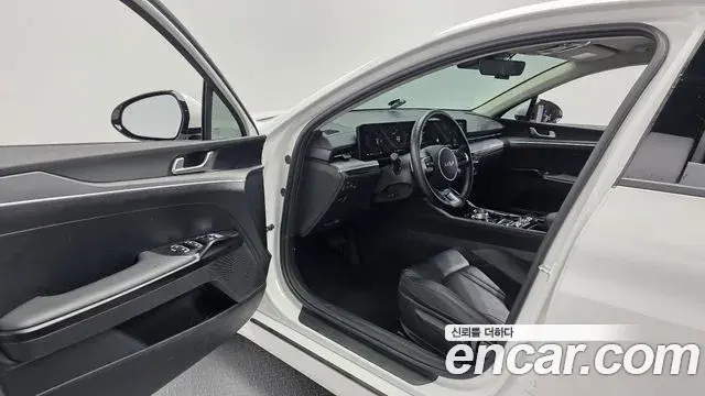 Kia K5 2025 — Photo 28/31