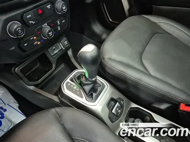 Jeep Renegade 2021 — Şəkil 18/19