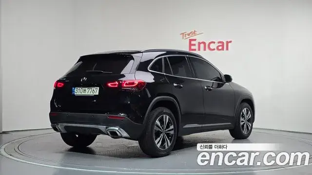 Mercedes-Benz GLA-Class 2021 — ფოტო 4/32
