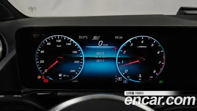 Mercedes-Benz GLA-Class 2021 — ფოტო 21/32