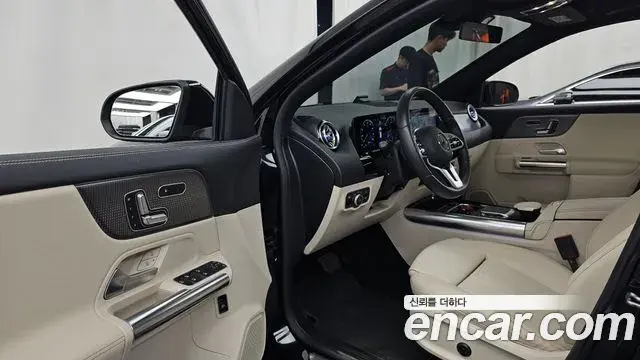 Mercedes-Benz GLA-Class 2021 — ფოტო 13/32