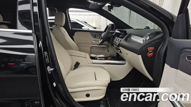 Mercedes-Benz GLA-Class 2021 — ფოტო 20/32