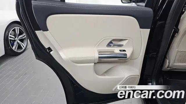 Mercedes-Benz GLA-Class 2021 — ფოტო 26/32