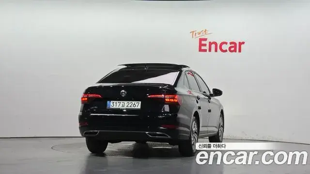 Volkswagen Jetta 2021 — ფოტო 23/35