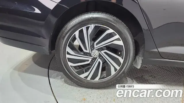 Volkswagen Jetta 2021 — ფოტო 11/35