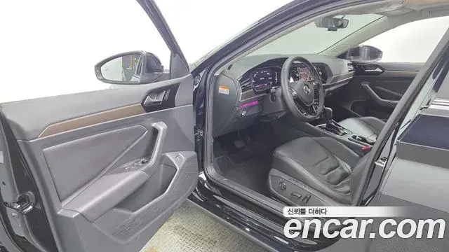 Volkswagen Jetta 2021 — ფოტო 22/35