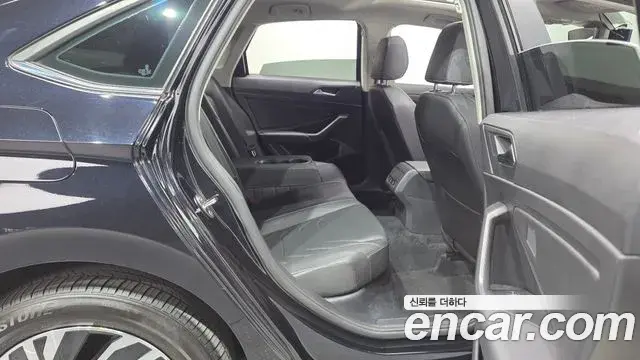 Volkswagen Jetta 2021 — ფოტო 19/35