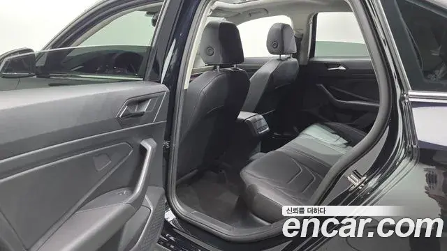 Volkswagen Jetta 2021 — ფოტო 8/35