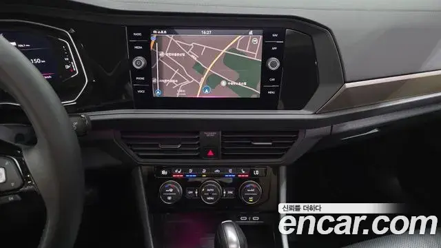 Volkswagen Jetta 2021 — ფოტო 13/35