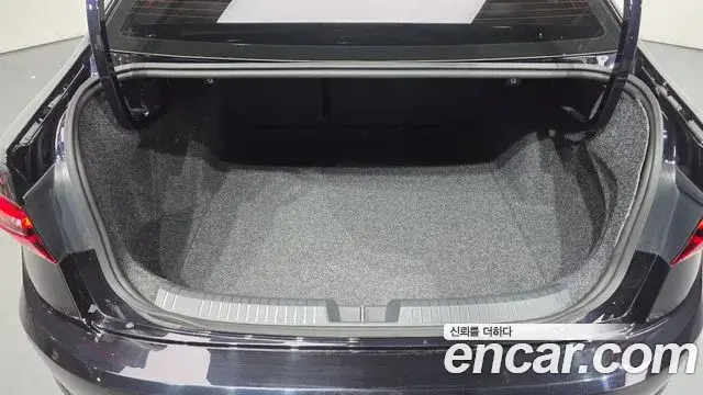 Volkswagen Jetta 2021 — ფოტო 14/35