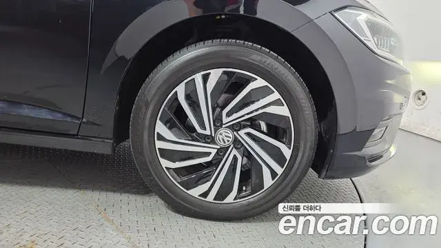 Volkswagen Jetta 2021 — ფოტო 10/35
