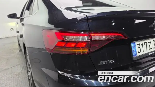 Volkswagen Jetta 2021 — ფოტო 16/35