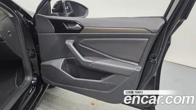 Volkswagen Jetta 2021 — ფოტო 21/35