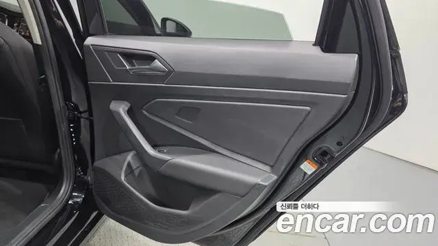 Volkswagen Jetta 2021 — ფოტო 17/35