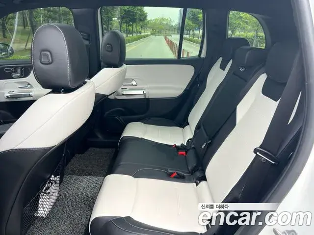 Mercedes-Benz GLB-Class 2020 — Фото 8/20