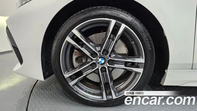 BMW 1 Series 2023 — Photo 9/34