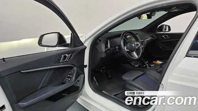 BMW 1 Series 2023 — Photo 24/34