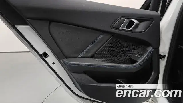 BMW 1 Series 2023 — Photo 33/34