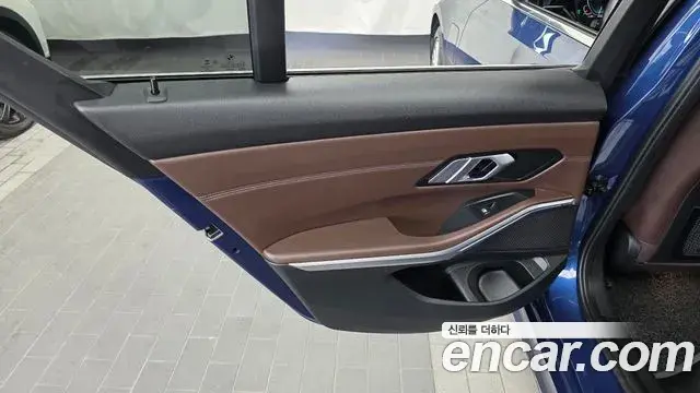BMW 3 Series 2021 — Şəkil 31/32