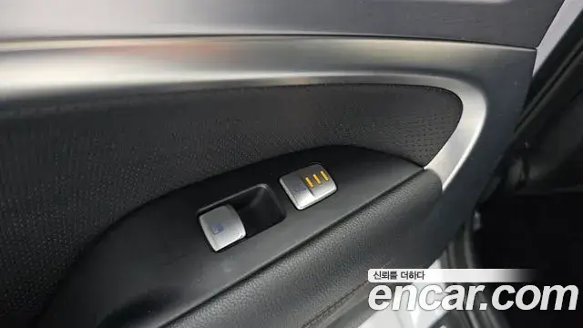 Genesis G70 2019 — Photo 20/32