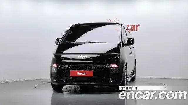 Hyundai Staria 2023 — Photo 25/30