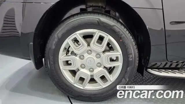 Hyundai Staria 2023 — Photo 5/30