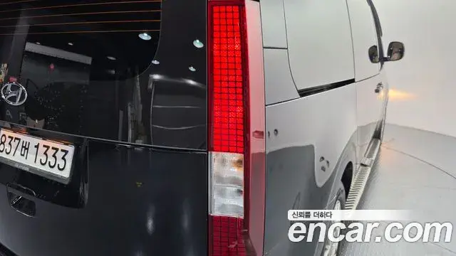 Hyundai Staria 2023 — Photo 12/30