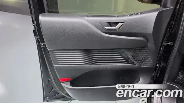 Hyundai Staria 2023 — Photo 6/30