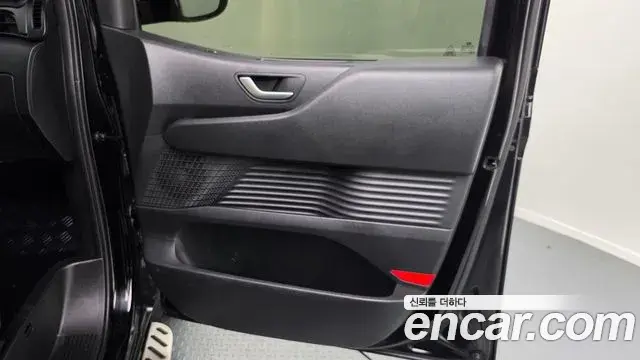 Hyundai Staria 2023 — Photo 15/30