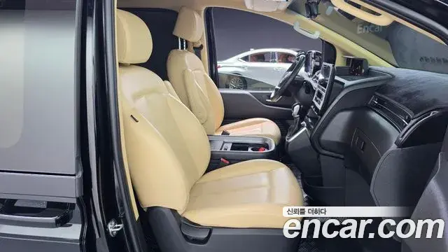Hyundai Staria 2023 — Photo 3/30