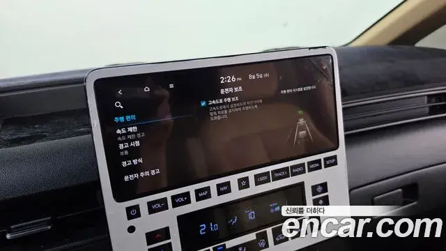 Hyundai Staria 2023 — Photo 10/30