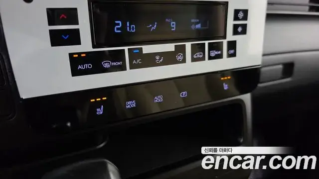 Hyundai Staria 2023 — Photo 1/30