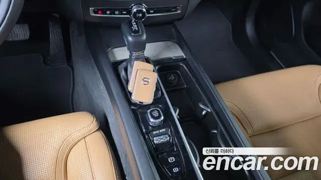 Volvo XC60 2018 — Фото 9/20