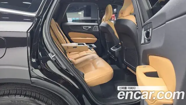 Volvo XC60 2018 — Фото 12/20