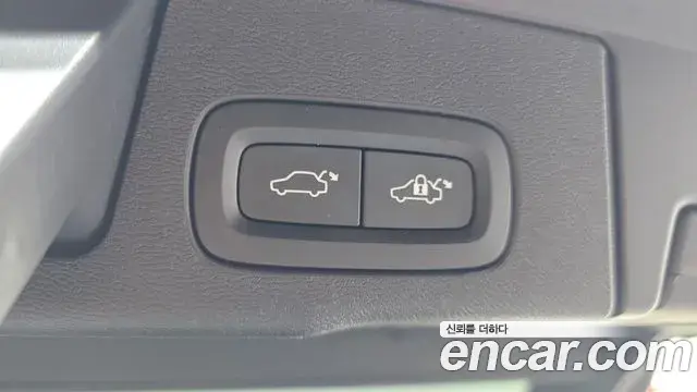Volvo XC60 2018 — Şəkil 8/34