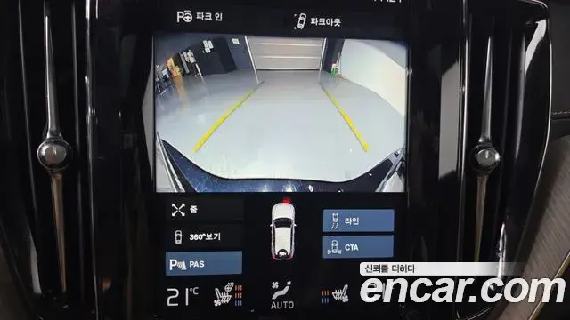 Volvo XC60 2018 — Şəkil 7/34