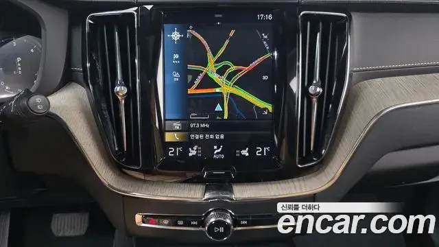 Volvo XC60 2018 — Şəkil 30/34
