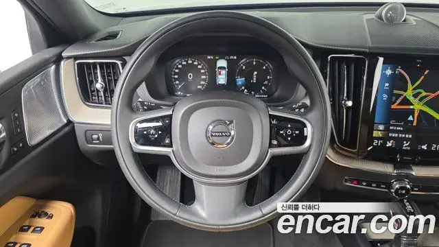Volvo XC60 2018 — Şəkil 13/34