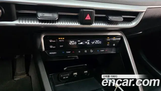 Kia K5 2023 — ფოტო 25/31