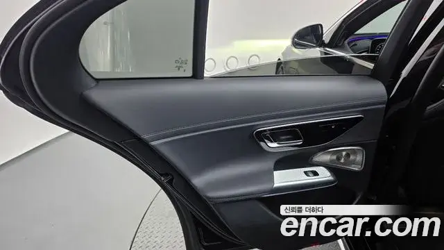 Mercedes-Benz E-Class 2024 — ფოტო 24/33