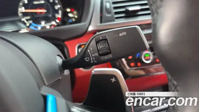 BMW 4 Series 2018 — Şəkil 13/34
