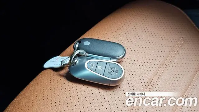 Mercedes-Benz GLC-Class 2024 — Şəkil 25/37