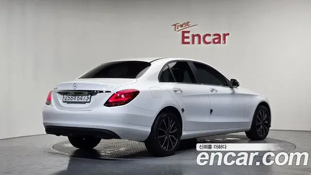 Mercedes-Benz C-Class 2019 — Photo 2/30