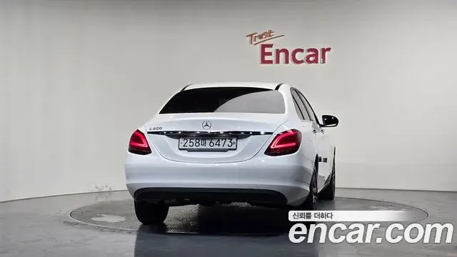 Mercedes-Benz C-Class 2019 — Photo 27/30