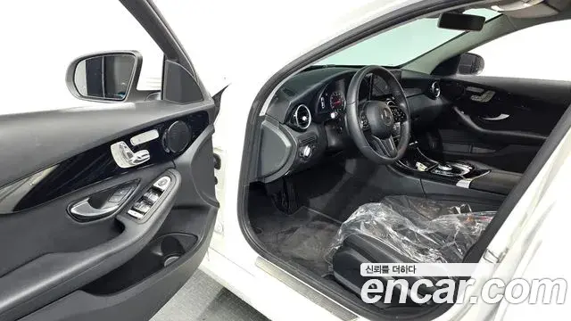 Mercedes-Benz C-Class 2019 — Photo 28/30