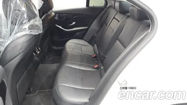 Mercedes-Benz C-Class 2019 — Photo 15/30